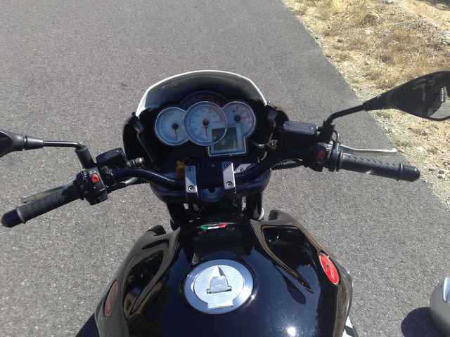 Moto Guzzi 1200 Sport vue pilote Moto Guzzi 1200 Sport vue pilote