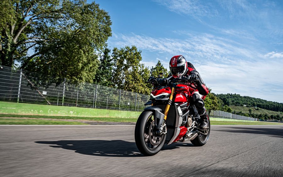 Ducati Streetfighter V4S en action
