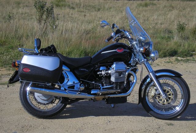 Moto Guzzi California vue de droite Moto Guzzi California vue de droite