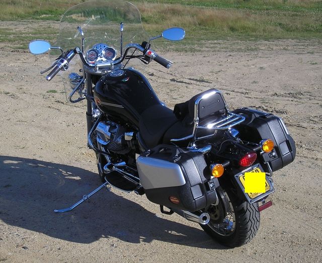 Moto Guzzi California vue arrière gauche Moto Guzzi California vue arrière gauche