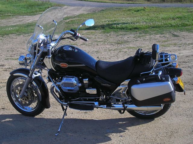 Moto Guzzi California vue de gauche Moto Guzzi California vue de gauche