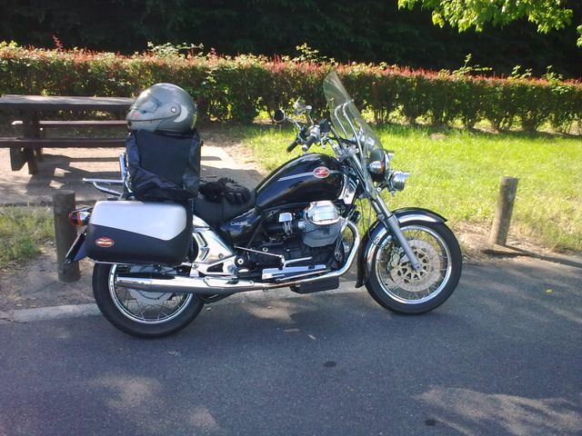 Moto Guzzi California vue de droite Moto Guzzi California vue de droite