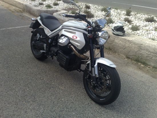 Moto Guzzi Griso vue avant gauche Moto Guzzi Griso vue avant gauche