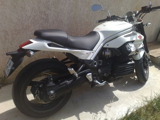 Moto Guzzi Griso vue arrière gauche Moto Guzzi Griso vue arrière gauche