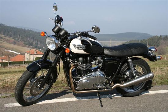 Triumph Bonneville T100 vue de gauche Triumph Bonneville T100 vue de gauche
