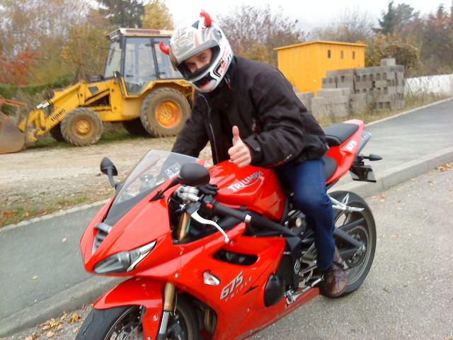 Triumph Daytona 675 vue avant gauche Triumph Daytona 675 vue avant gauche