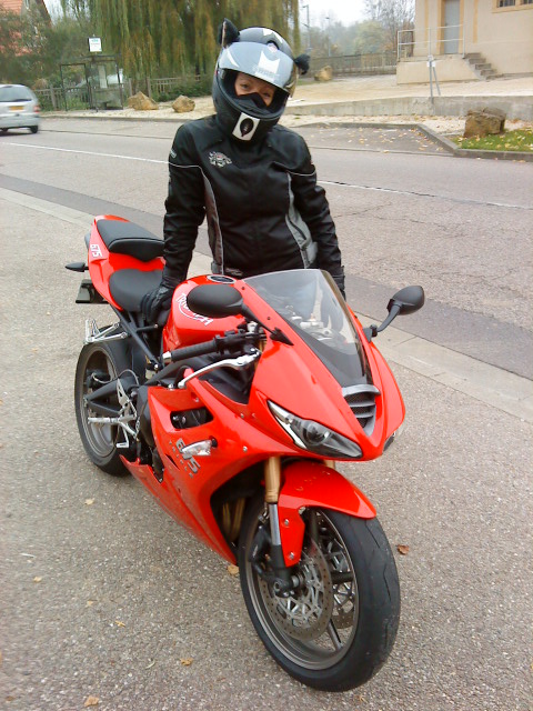 Triumph Daytona 675 vue avant droit Triumph Daytona 675 vue avant droit