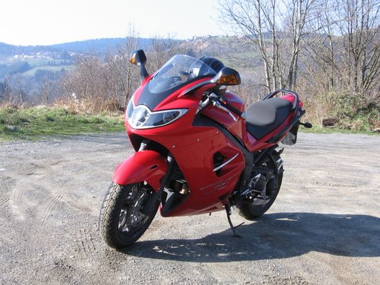 Triumph Sprint ST vue avant gauche Triumph Sprint ST vue avant gauche