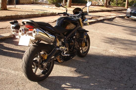 Triumph Street Triple vue arrière droit Triumph Street Triple vue arrière droit