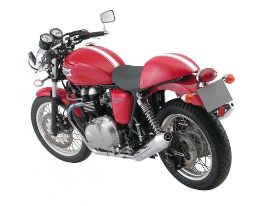 Triumph Thruxton vue arrière gauche Triumph Thruxton vue arrière gauche