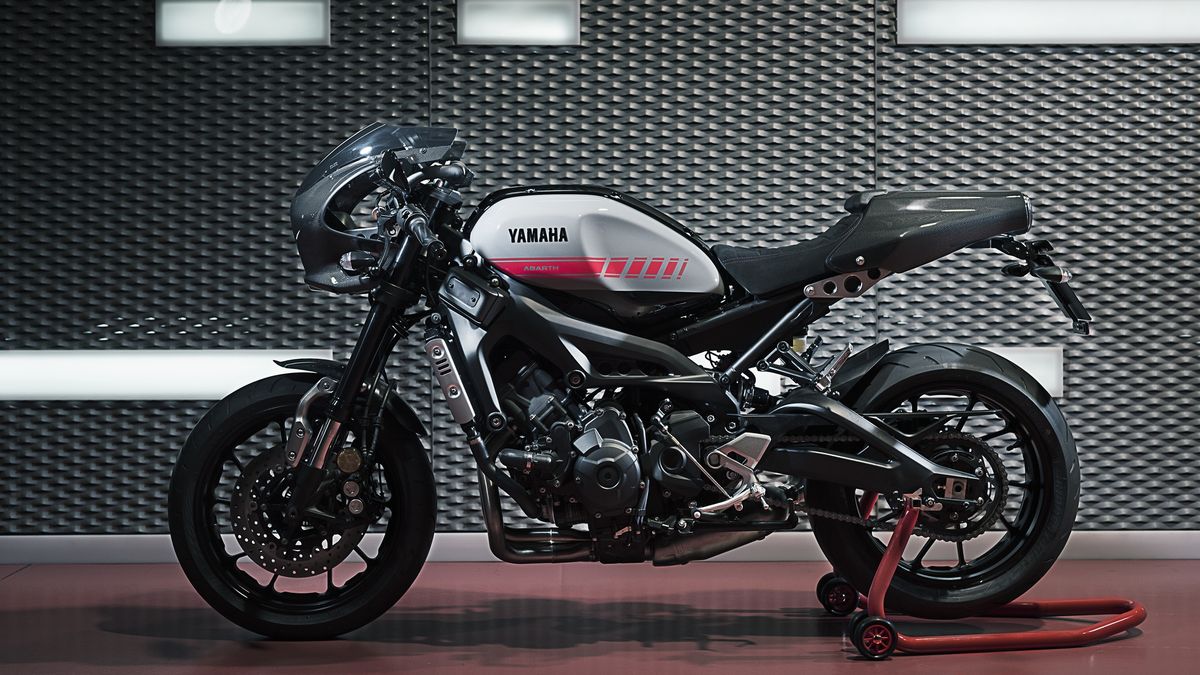 Yamaha XSR 900 Abarth vue de gauche