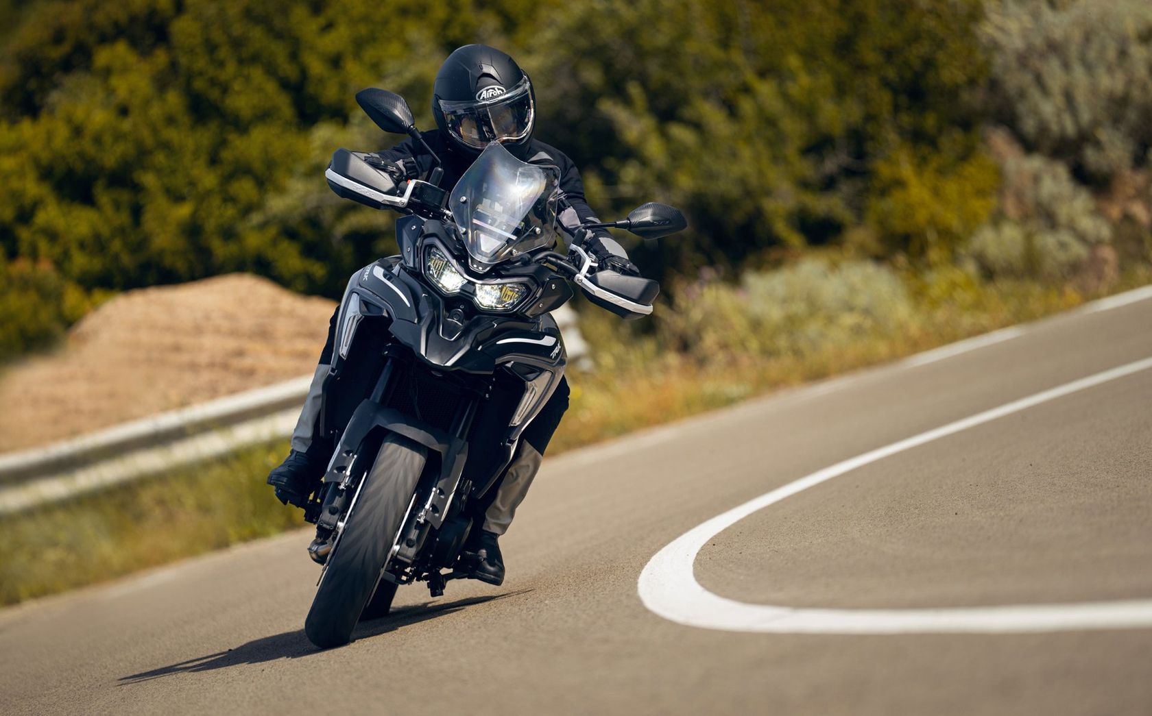 Benelli TRK 702 2024 sur l'angle Benelli TRK 702 2024 sur l'angle