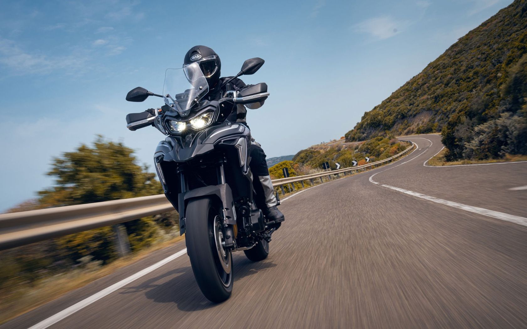 Face avant Benelli TRK 702 Face avant Benelli TRK 702