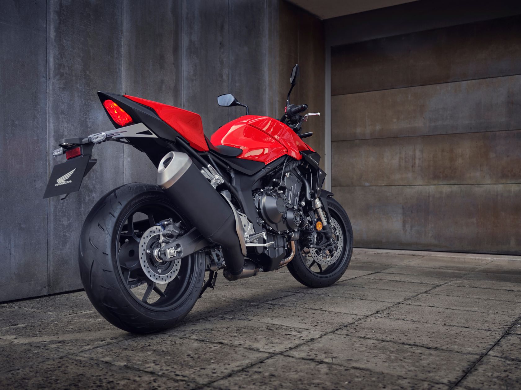 Honda CB1000 Hornet 2025 vue arrière droit Honda CB1000 Hornet 2025 vue arrière droit