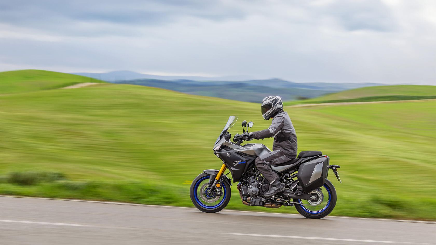 Yamaha Tracer 7 GT 2025 de profil Yamaha Tracer 7 GT 2025 de profil