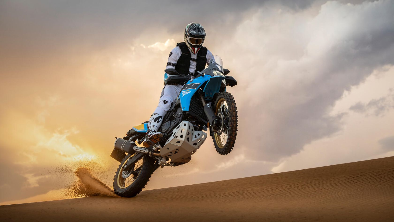 Yamaha Ténéré 700 Rally 2025 en wheeling Yamaha Ténéré 700 Rally 2025 en wheeling