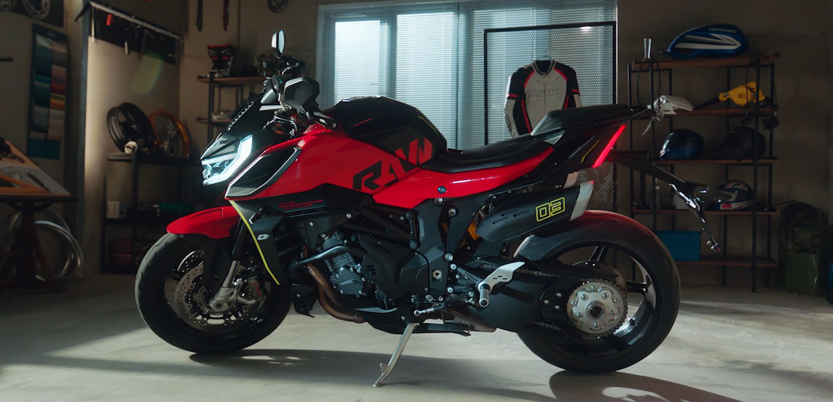 QJMotor SRK 921 2026 en statique QJMotor SRK 921 2026 en statique